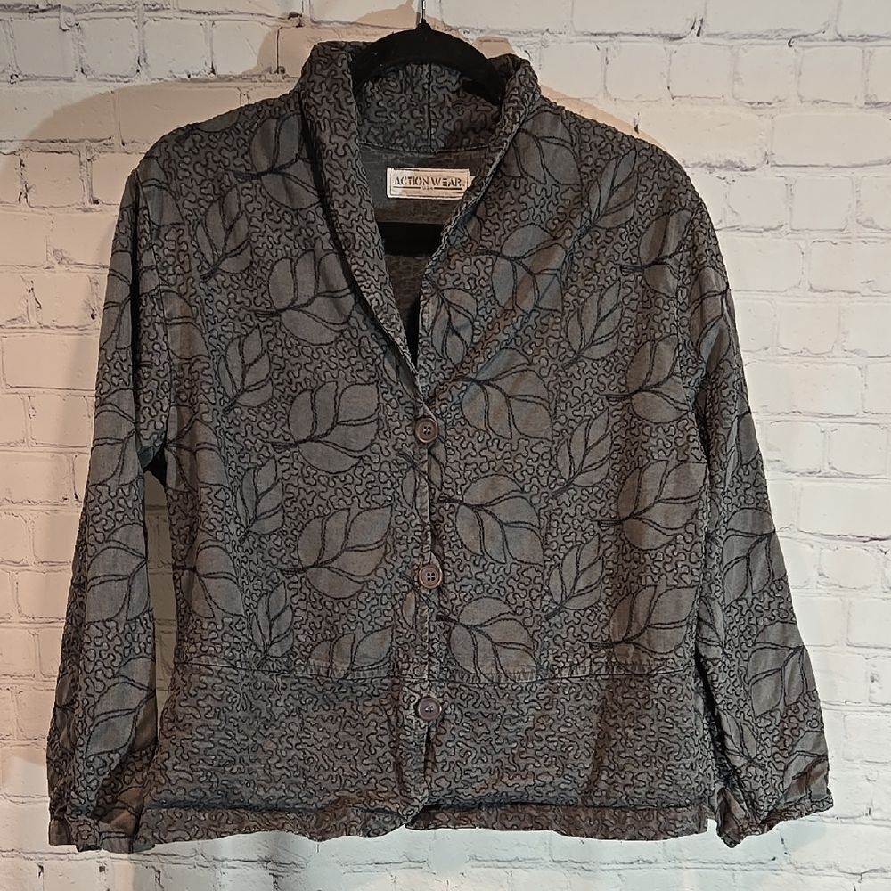 Vintage Action Wear leaf embroidered top size M